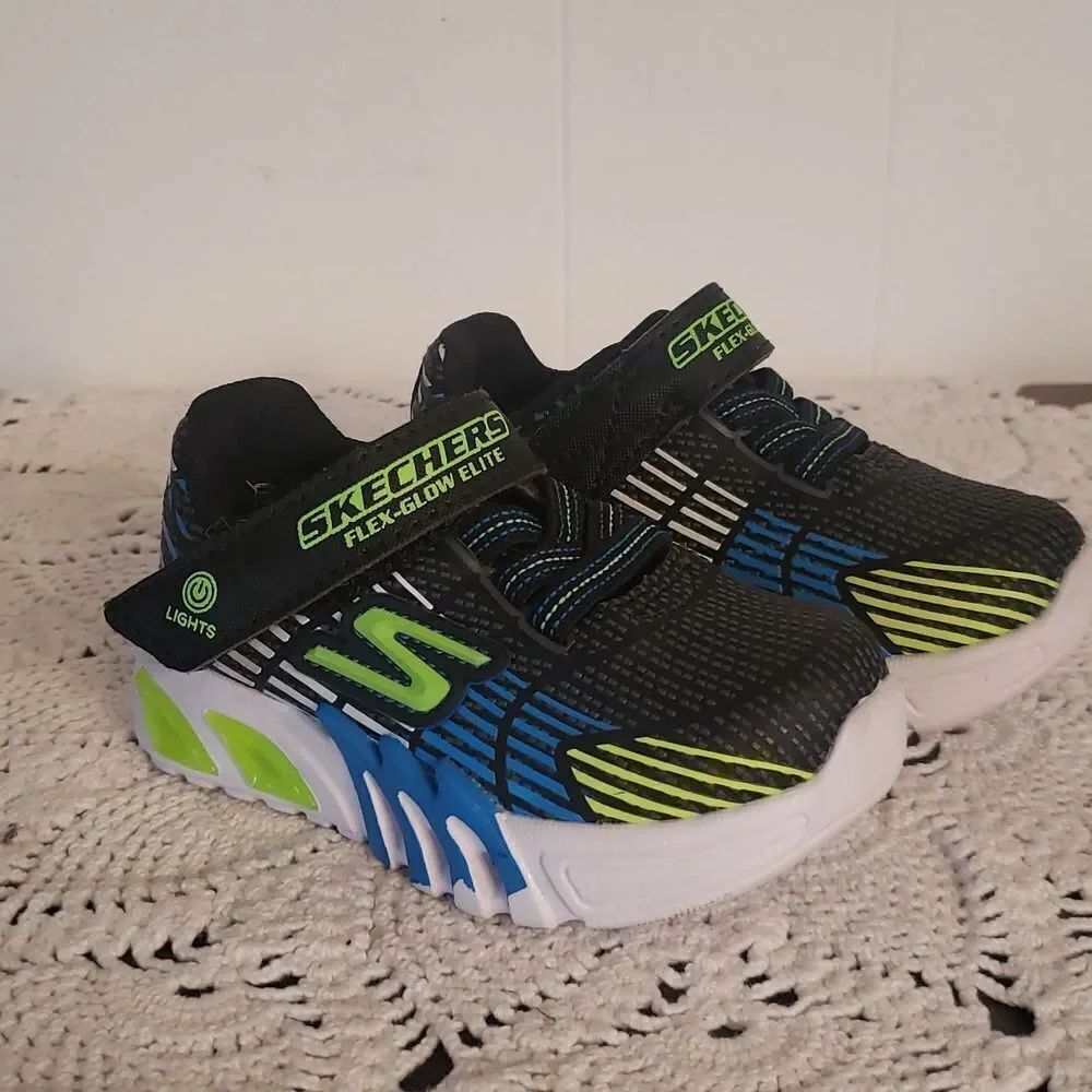 Like New Light-Up Skechers Little Boy Sneakers Sz 5